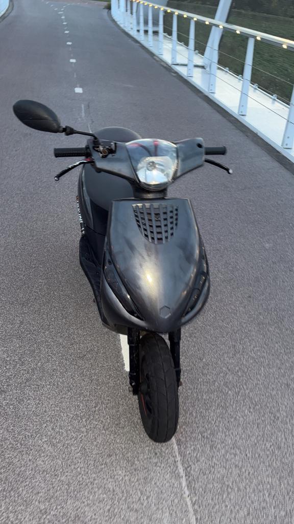 70 cc zip snor kenteken kan op a klasse, Fietsen en Brommers, Scooters | Piaggio, Gebruikt, Zip, Klasse A (25 km/u), Benzine, Ophalen