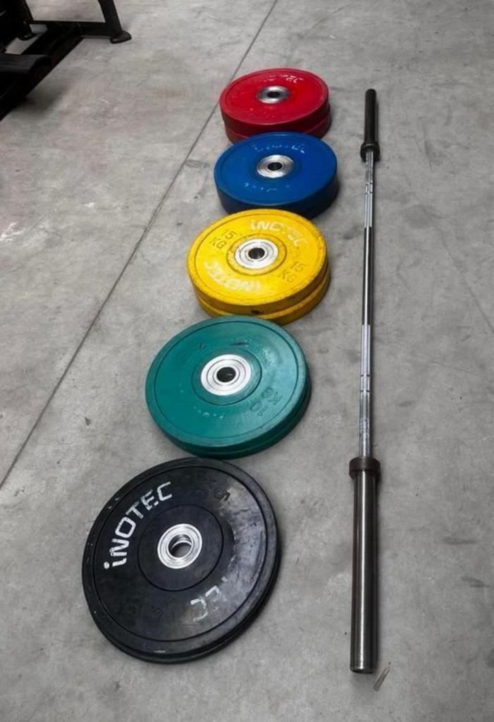 150kg Gekleurde Competition Bumperplates +Barbell 220cm,20kg, Sport en Fitness, Fitnessmaterialen, Gebruikt, Halterschijven, Ophalen