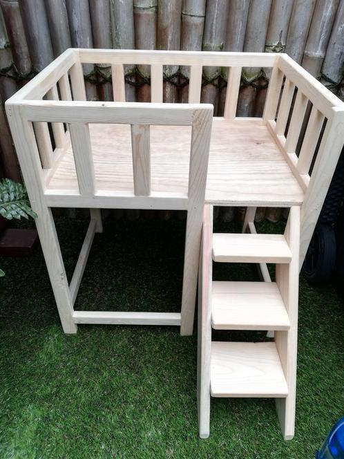 Nieuw houten katten slaapplaats met trap Ook voor kleine hon, Dieren en Toebehoren, Kattenmanden, Nieuw, Ophalen