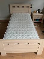 Eenpersoonsbed incl. lattenbodem, matras en nachtkastje., Kinderen en Baby's, Ophalen, Zo goed als nieuw