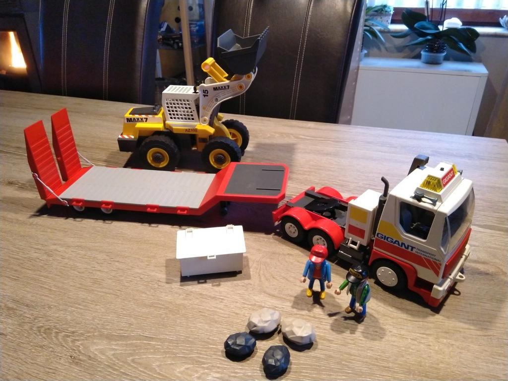 ② Camion remorque + grue Playmobil et accessoires