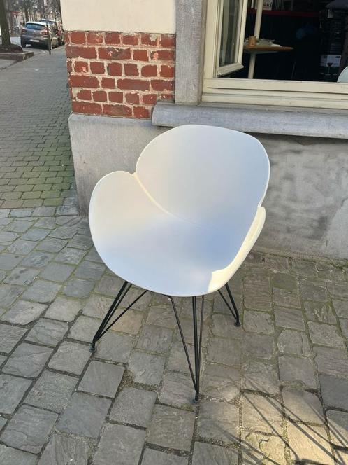 CHAISE DESIGN KOKOON UMELA, Huis en Inrichting, Stoelen, Zo goed als nieuw, Vijf, Zes of meer stoelen, Metaal, Overige materialen