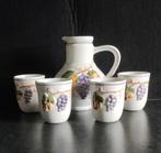 4 verres et 1 cruche en porcelaine fabriqué à Alcobaça, Ophalen
