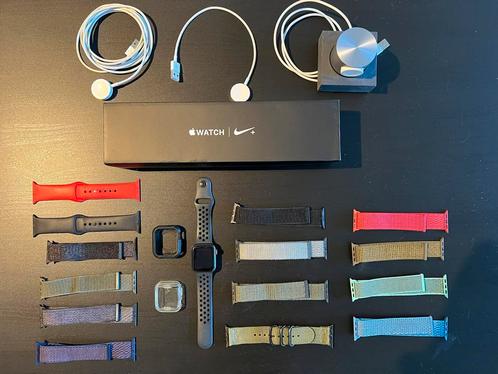 Apple Watch Series 4 (40mm) + Accessoires, Bijoux, Sacs & Beauté, Montres connectées, Utilisé, iOS, Noir, Enlèvement