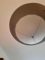 Moderne ronde plafondlamp in metaal en hangend melkglas, Ophalen of Verzenden, Gebruikt, Glas, Modern