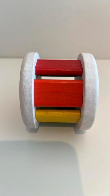 Plantoys houten rollende rammelaar  beschikbaar voor biedingen