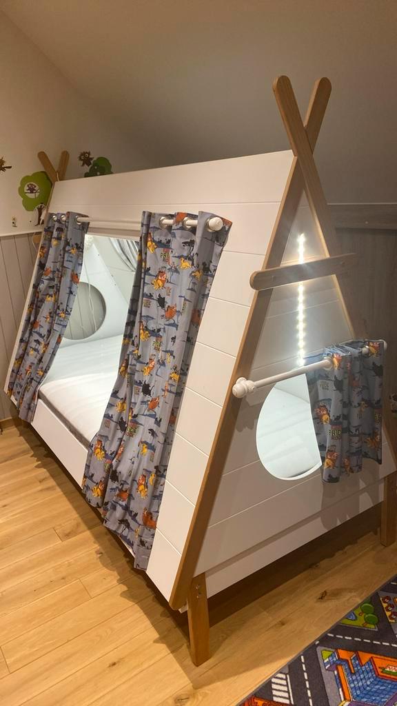 Tipi kinderbed met matras, verlichting en gordijnen, Kinderen en Baby's, Kinderkamer | Bedden, Gebruikt, 180 cm of meer, 100 cm of meer