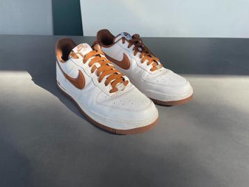 NIKE AIR FORCE 1 LAGE WITTE PECANNOOT beschikbaar voor biedingen