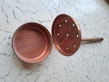 Koperen bedwarmer met houten steel beschikbaar voor biedingen