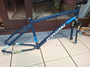 Cadre VTT BTwin taille L 27.5 + fourche 80mm, Enlèvement, Comme neuf, VTT, Cadre