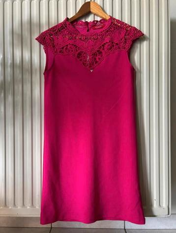 Kleedje guess roze beschikbaar voor biedingen