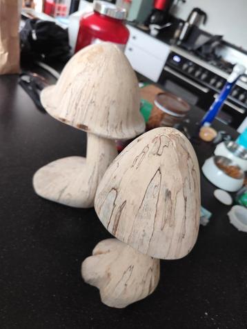 Handgemaakte decoratieve padestoelen  beschikbaar voor biedingen