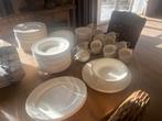 Prachtig beige servies van Royal Stafford. 20 delig, Ophalen, Zo goed als nieuw, Effen, Bord(en)