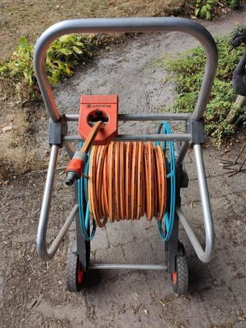 Gardena wagentje met tuinslang beschikbaar voor biedingen