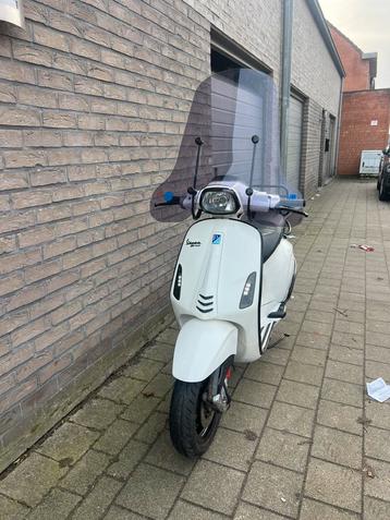 Vespa sprint windscherm  beschikbaar voor biedingen