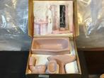 Salle de bain miniature en porcelaine de la firme SELLES, Enlèvement ou Envoi, Comme neuf