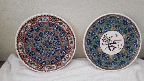 Twee oude borden van Turkije.. 31 cm diameter, Antiek en Kunst, Antiek | Keramiek en Aardewerk, Ophalen