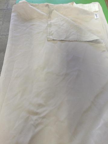 draperie uit één stuk in beige kleur (polyester) beschikbaar voor biedingen