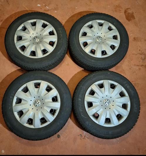 15 pouces 4 pneus hiver avec enjoliveurs Volkswagen, Autos : Pièces & Accessoires, Pneus & Jantes, Pneu(s), Pneus hiver, 15 pouces