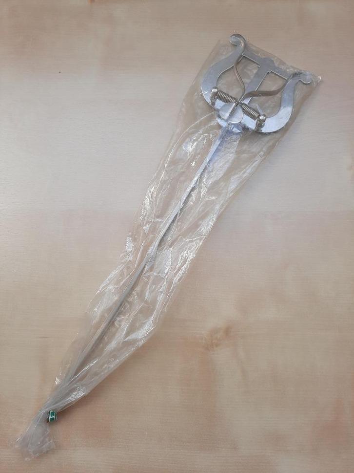 Pupiter voor op een bastuba - recht 30cm., Musique & Instruments, Pieds, Neuf, Pied pour instrument, Contrebasse, Trombone, Tuba