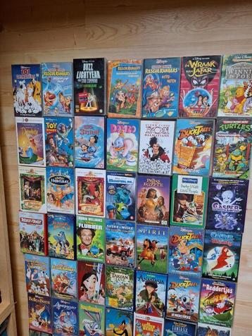 Lot 77 videocassettes met teken- en jeugdfilms (nederlands). disponible aux enchères