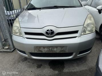 voorbumper voor grijs Toyota Corolla Verso ('02-'06) beschikbaar voor biedingen
