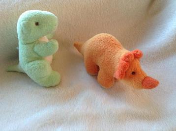 Twee knuffeldino's beschikbaar voor biedingen