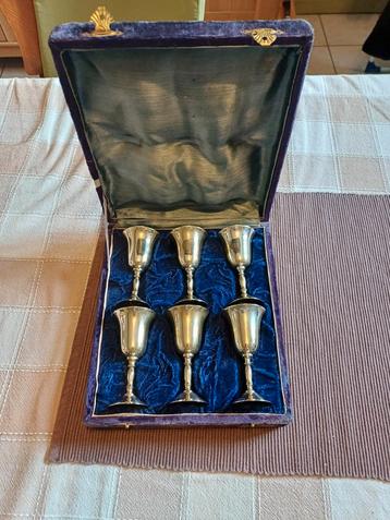 Vintage verzilverde borrelbekers beschikbaar voor biedingen