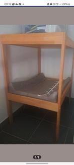 Bebe verzorging tafel heel goed staat gratis, Kinderen en Baby's, Babykleding | Petten en Hoeden, Ophalen