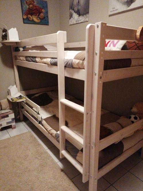 Kinderkamer :stapelbed met matrassen + Kast (2deurs), Kinderen en Baby's, Kinderkamer | Stapelbedden en Hoogslapers, Zo goed als nieuw