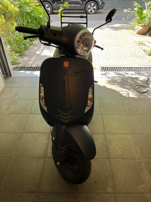 La souris b klasse, Fietsen en Brommers, Snorfietsen en Snorscooters, Zo goed als nieuw, Overige merken, Benzine, Ophalen