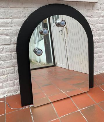 Vintage spiegel beschikbaar voor biedingen