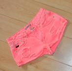 Pull&Bear short rose fluo destroy t.34/36 état neuf, Kleding | Dames, Broeken en Pantalons, Kort, Ophalen of Verzenden, Zo goed als nieuw