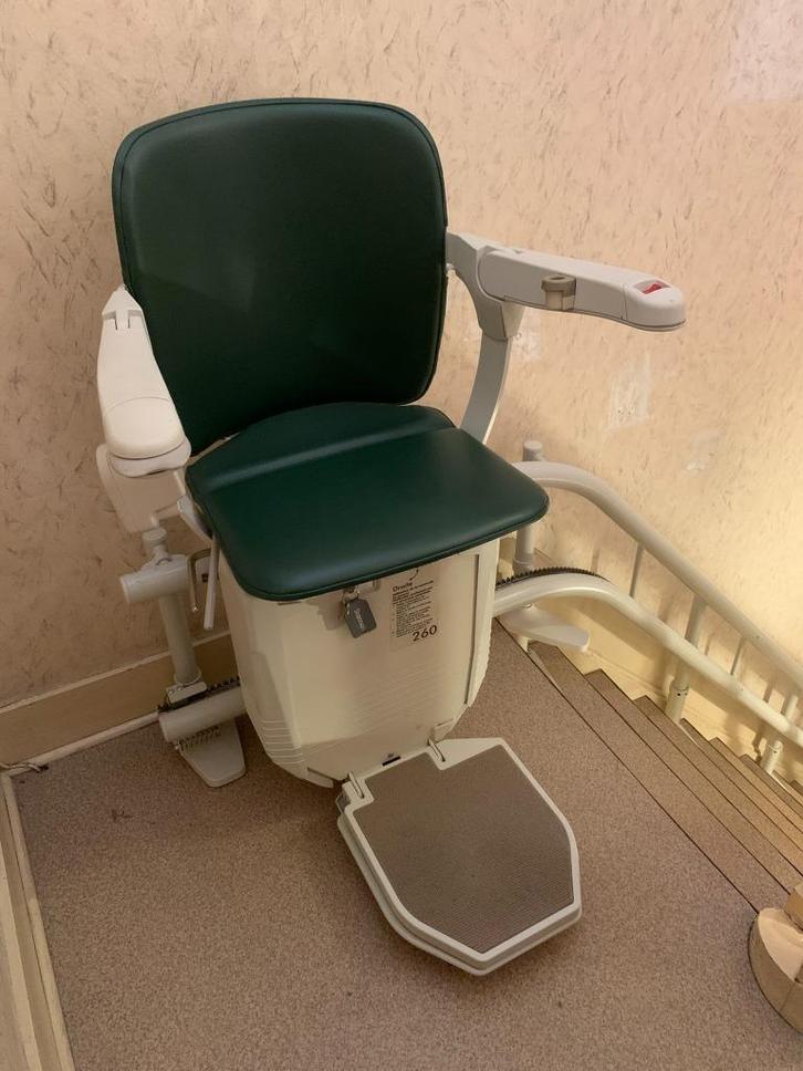 Monte escaliers STANNAH modèle 2019, Divers, Monte-escaliers, Utilisé, Escalier tournant, Enlèvement