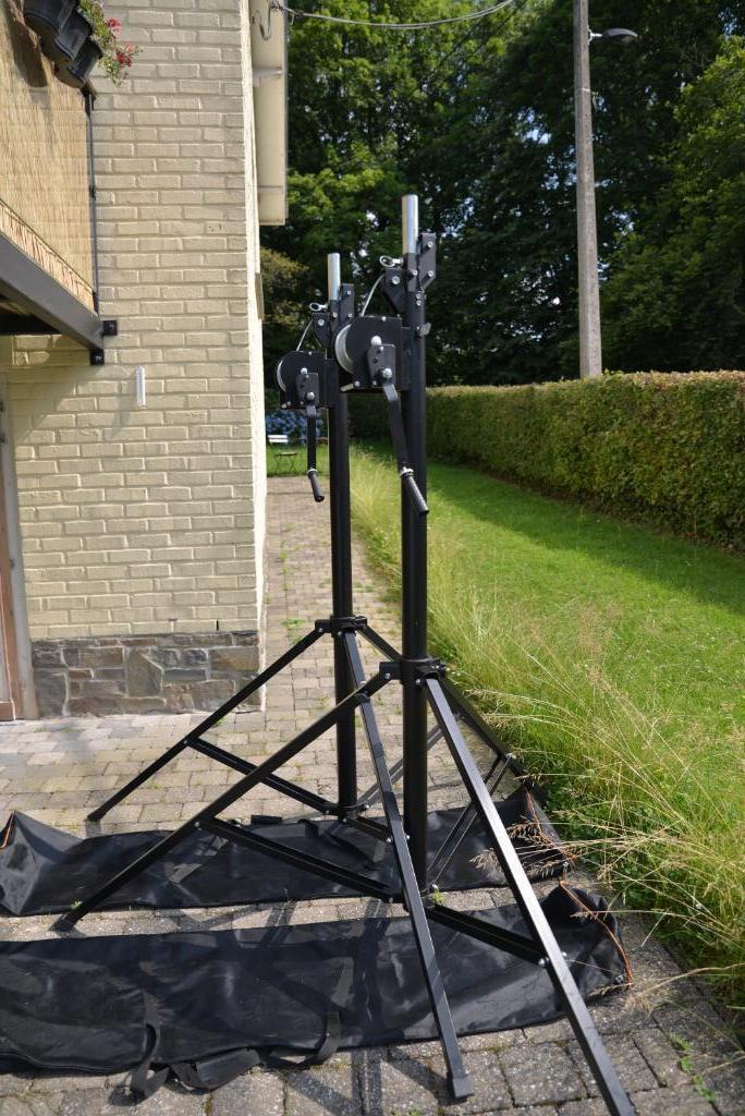 2 x Showtec Wind-up Lightstand 4 M 40 kg + hoezen., Muziek en Instrumenten, Licht en Laser, Zo goed als nieuw, Overige typen, Ophalen