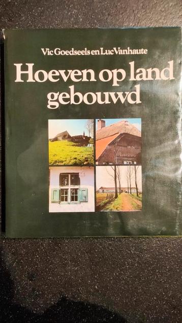 Hoeven op land gebouwd beschikbaar voor biedingen