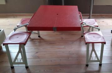 Opvouwbare picnictafel beschikbaar voor biedingen