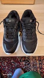 Baskets Basses Fila noire pointure 40, Ophalen, Zo goed als nieuw, Schoenen