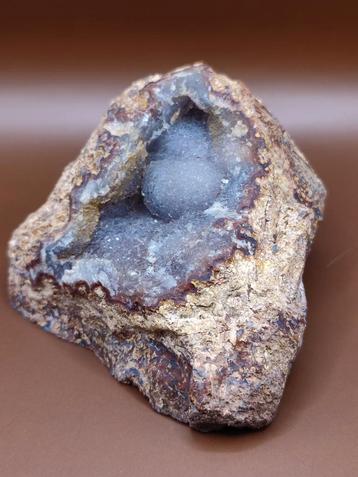 Jaspis met chalcedoon. Edelstenen en mineralen  beschikbaar voor biedingen