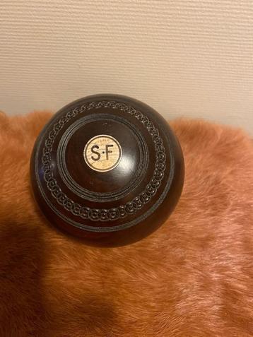 Antieke lawn ball beschikbaar voor biedingen