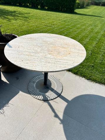 Ronde tuintafel granieten blad   beschikbaar voor biedingen