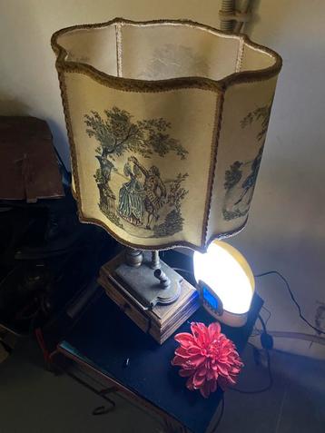 antieke lampadaire met ezelsvel beschikbaar voor biedingen