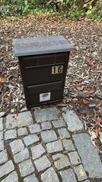 Degelijke dubbele brievenbus., Ophalen, Gebruikt, Aluminium, Wandbrievenbus
