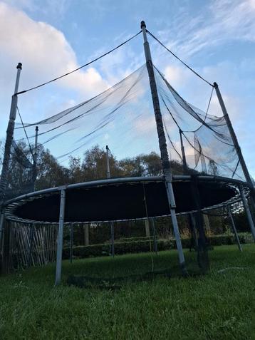 Trampoline beschikbaar voor biedingen