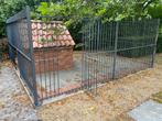 Gelakte metalen hondenhok ~4m op 3m met deuropening 2m30 h, Dieren en Toebehoren, Ophalen, 110 cm of meer, 100 cm of meer, Hondenhok