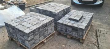 Klinkers - beton getrommeld zwart 15x15x6 cm beschikbaar voor biedingen