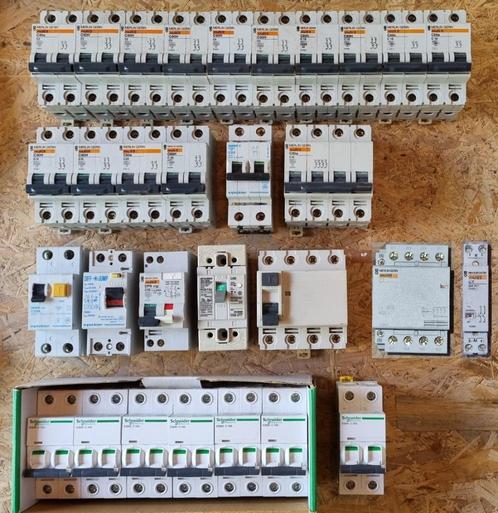 Zekeringen Differentieel en relais, Doe-het-zelf en Bouw, Elektriciteit en Kabels, Gebruikt, Ophalen