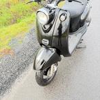 a klasse scooter 25 km  uur , goede staat, Fietsen en Brommers, Overige merken, Ophalen of Verzenden, Zo goed als nieuw, Benzine