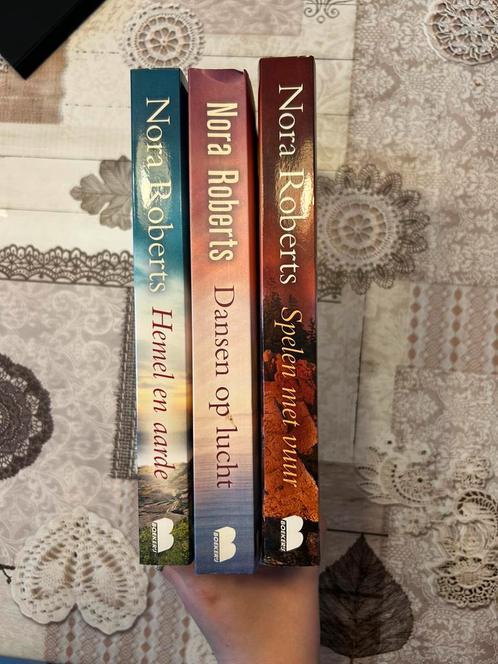 Nora Roberts - het eiland van de drie zusters trilogy, Boeken, Literatuur, Zo goed als nieuw, Ophalen