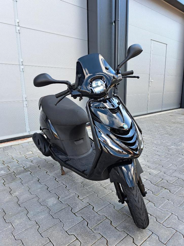 Piaggio Zip 4T Scooter Glans Zwart FULL LED (B-KLASSE), Fietsen en Brommers, Scooters | Kymco, Zo goed als nieuw, Overige modellen